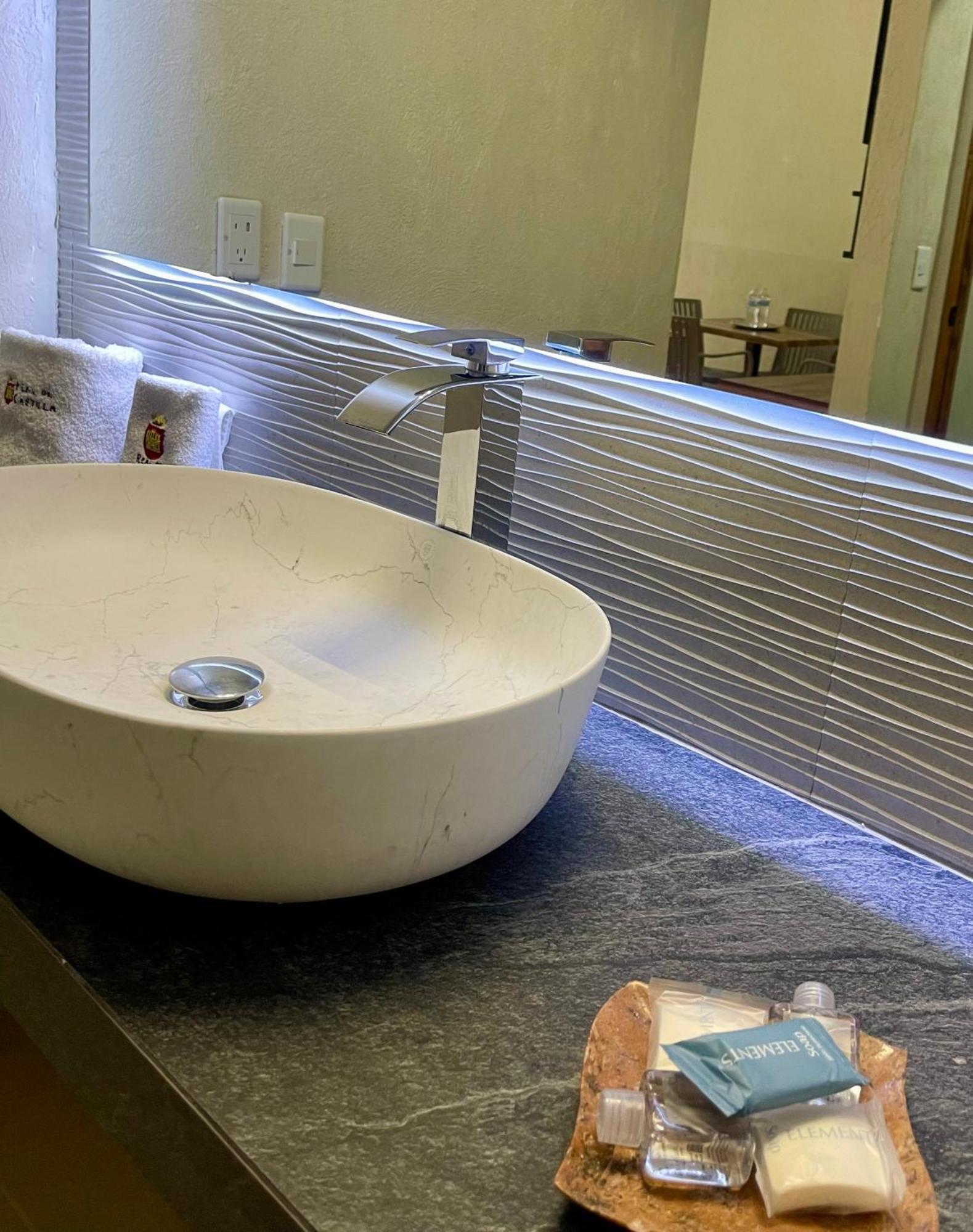 Hotel Real De Castilla Nuovo Guadalajara Eksteriør bilde